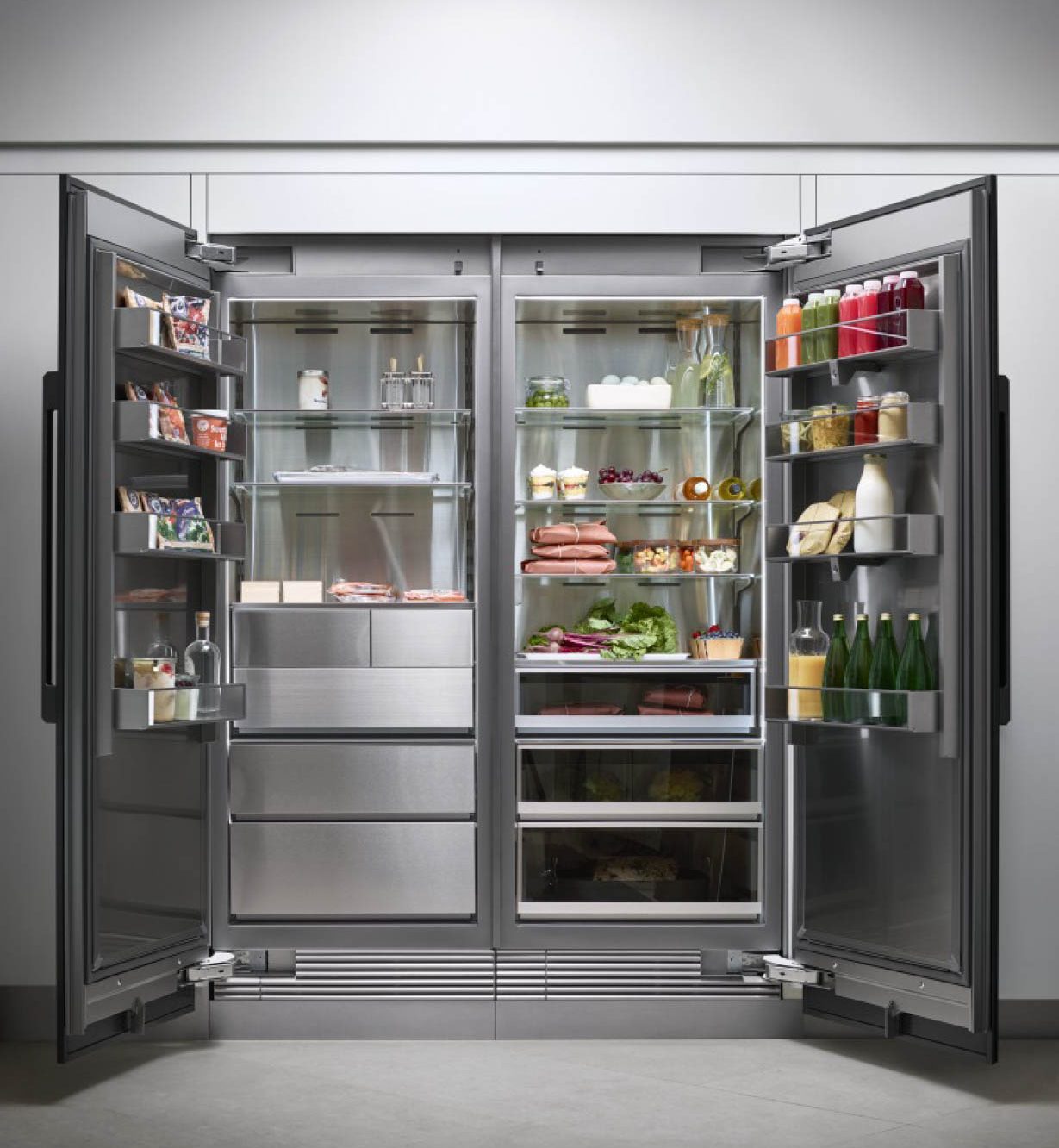 Какие холодильники лучше по качеству. Холодильник Northland Refrigerator 60 SS.. Двухстворчатый холодильник Miele. Холодильник Samsung rs66n8100s9. Дорогой холодильник.